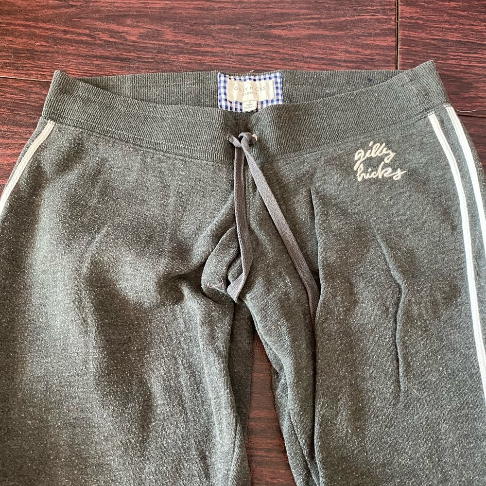 Gilly Hicks warm pants gray